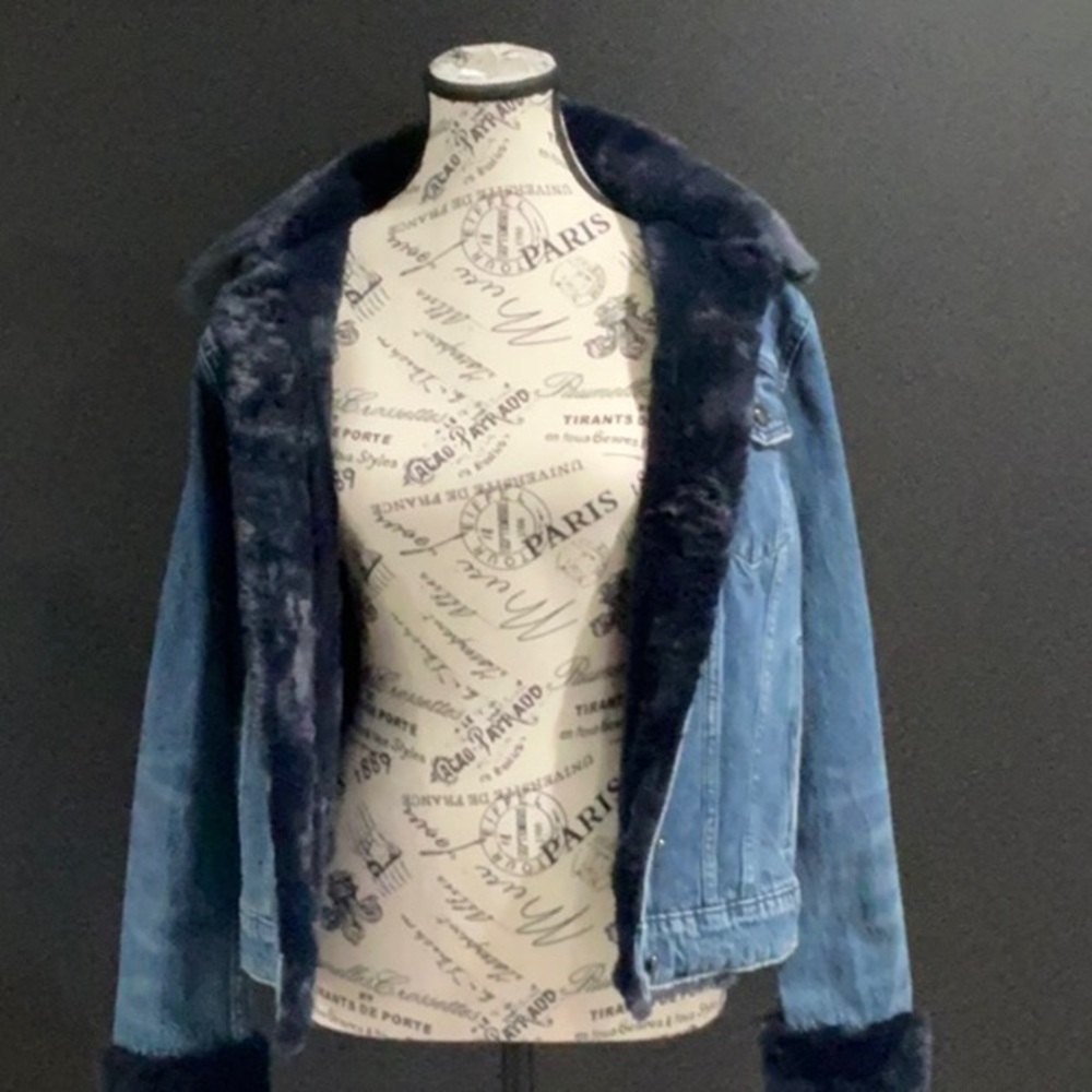 Good American Blue Denim Jacket with Faux Fur Trim - Picture 3 of 4